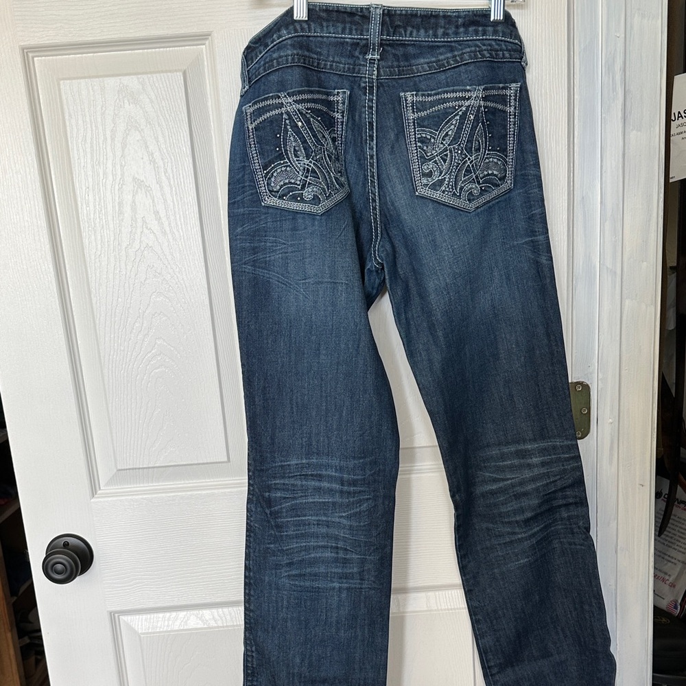 Women’s Blue Jeans with Embroidered Pockets